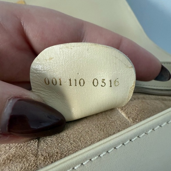 Vintage Gucci cream beige leather shoulder bag with gold GG turnlock closure - Picture 14 of 16